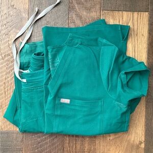 Green Figs jogger scrub set